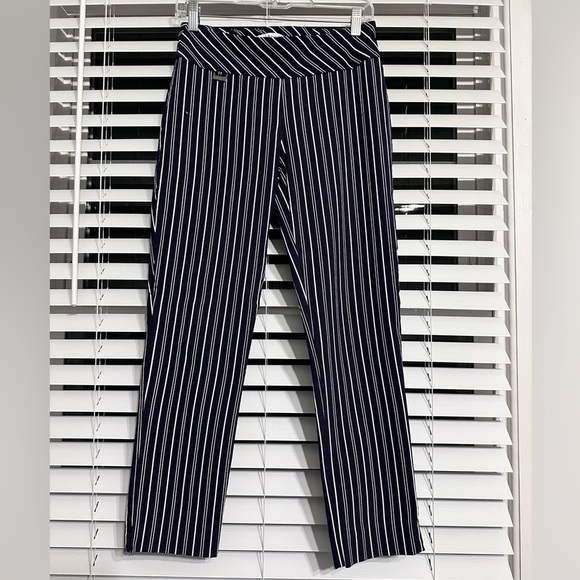 Peck & Peck Pants - 🛍️NWOT. Peck & Peck petite black with white striped stretch pants Size 4P